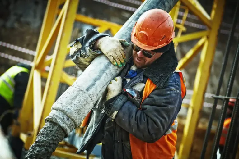 Builder carrying pole